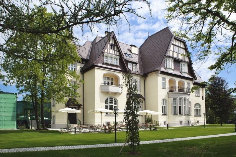 Tauroa Steirerschloessl Hotel Zeltweg Exterior photo